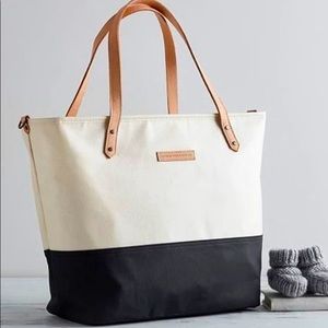 Petunia Pickle Bottom Downtown Tote birch/black - diaper bag, like new